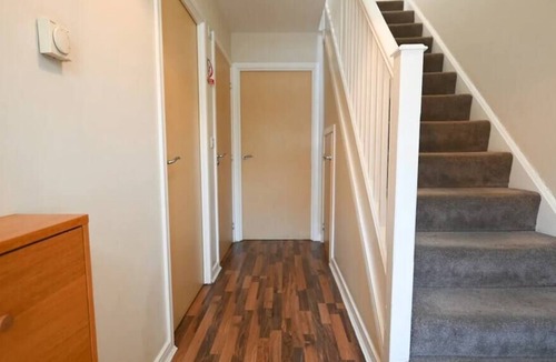 Reading House | Cheerful - 5 bedroom house with parking