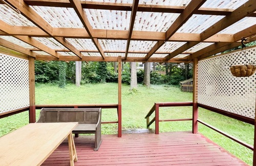 Eastgate House | Cheerful 5B house/large yard/garage