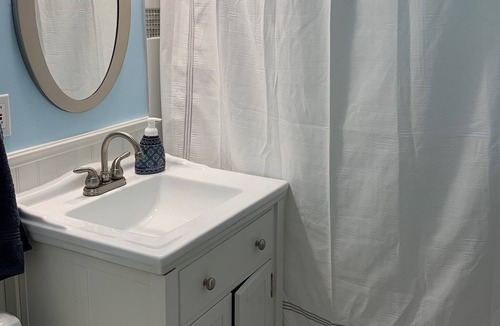 Gander House | Cheerful and Renovated 5 Bedroom Home