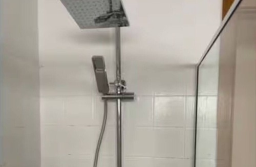 Redhead House | Cheerful beach house at redhead beach