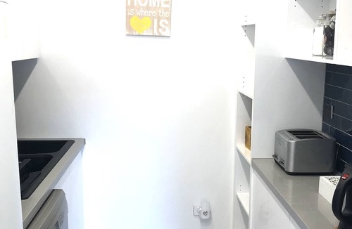 Beaumaris House | Cheerful Beachside home with a pool!