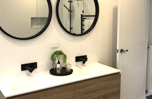 Beaumaris House | Cheerful Beachside home with a pool!