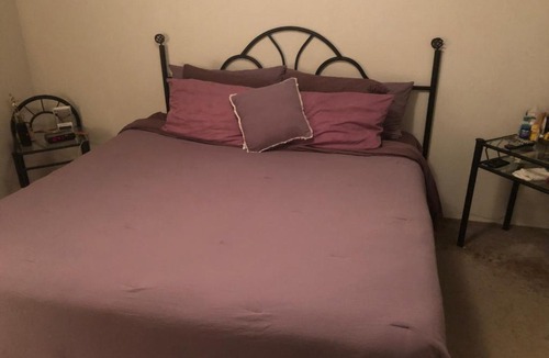 Austin House | Cheerful bedroom free parking approx 15 mins to downtown Chicago!
