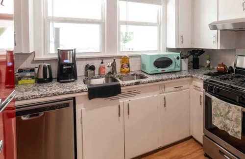 Benton House | Cheerful Boho Stay - Minutes From Hospital