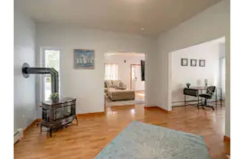 Geneva House | Cheerful centrally located 6-bedroom home