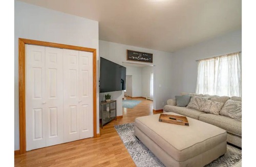 Geneva House | Cheerful centrally located 6-bedroom home