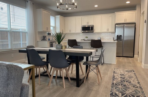 Lake Worth House | Cheerful, Clean and Classy Townhome