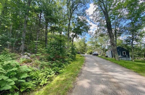 Edgecomb Cottage | Cheerful Cottage Close to Everything 13