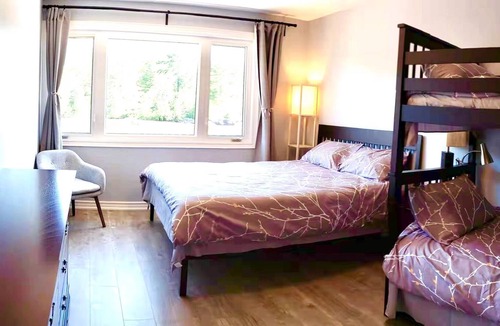 Byng Inlet Cottage | Cheerful Cottage & Great Waterfront View