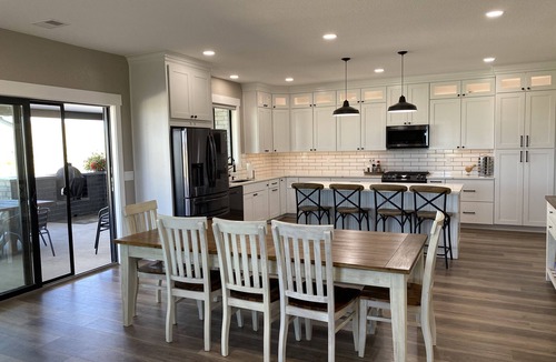 Glendo House | Cheerful Cottage in Glendo