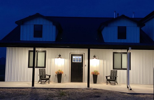 Glendo House | Cheerful Cottage in Glendo