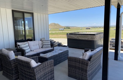 Glendo House | Cheerful Cottage in Glendo