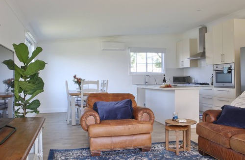 Cessnock House | Cheerful Cottage Perfect for groups - Pool Table, Fire pit, Wifi & AC