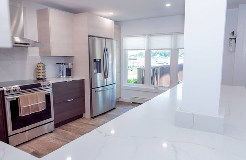 Lake Hopatcong Cottage | Cheerful Cottage with hot tub