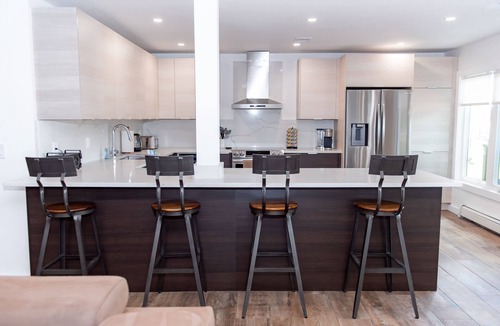 Lake Hopatcong Cottage | Cheerful Cottage with hot tub