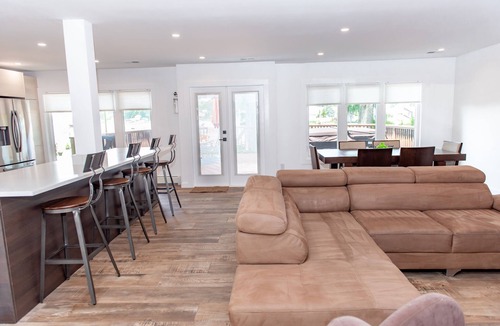 Lake Hopatcong Cottage | Cheerful Cottage with hot tub