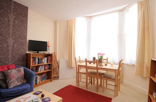 Frognal and Fitzjohns Apartment | Cheerful Flat in Great Location
