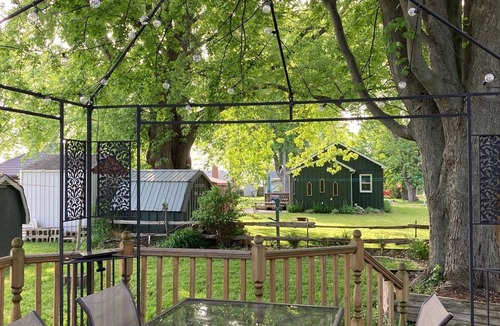 Dashwood Cottage | Cheerful Grand Bend cottage steps to the beach!