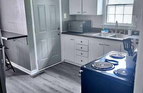 Gadsden House | ★ Cheerful Home Close to everything in Gadsden. ★