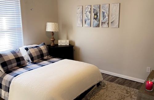 Wylie House | Cheerful home in downtown Wylie