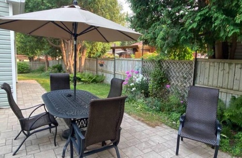 Deux-Montagnes House | Cheerful home on large lot near lake and Montreal