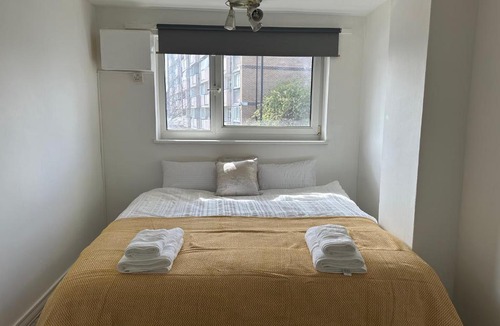 Canning Town House | Cheerful Kingsize room single use