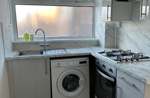 Canning Town House | Cheerful Kingsize room single use