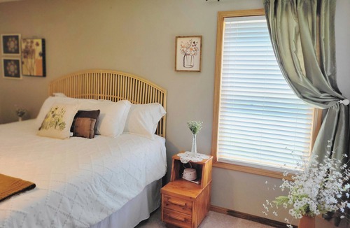 Squires House | Cheerful, large home w/ pool, billiards & Campfire!