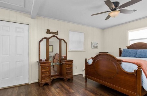Lufkin House | Cheerful Little Ranch House with a Beautiful View