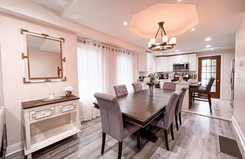 Glenside House | Cheerful & Modern Home w/a Walkout Deck Area