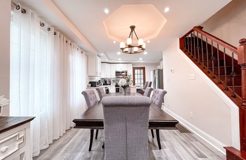 Glenside House | Cheerful & Modern Home w/a Walkout Deck Area