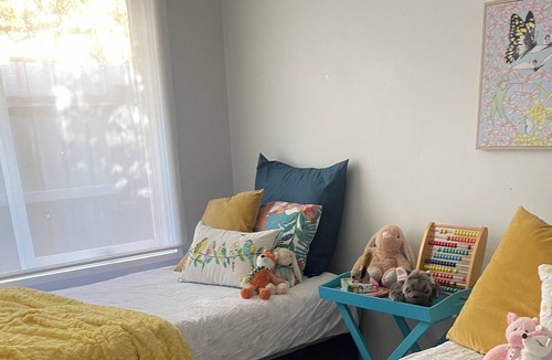 Bonbeach Villa | Cheerful, modern, private unit - 5 min to the beach