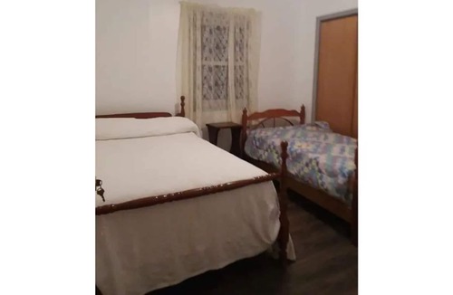 New Kingston Cottage | Cheerful mountain duplex!