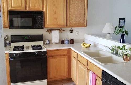Paradise Hills Civic House | Cheerful NM style home with indoor fireplace