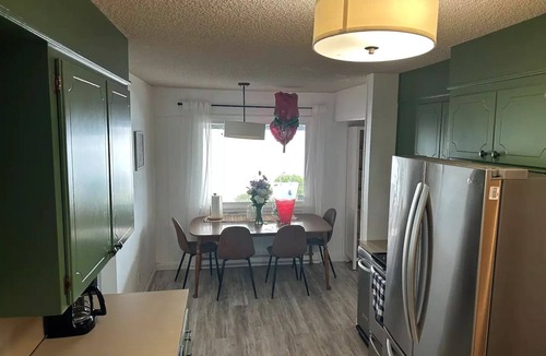 Tillicum Cabin | Cheerful ocean front 3 bedroom cabin