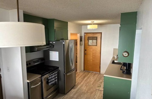 Tillicum Cabin | Cheerful ocean front 3 bedroom cabin