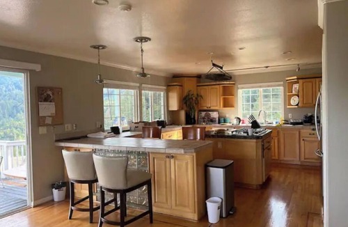 Saratoga Villa | Cheerful, Private, Large Villa with Gorgeous View