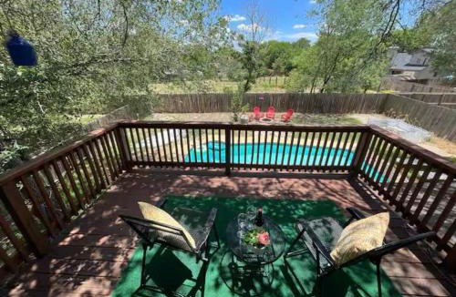 North San Antonio - SAT Bed & Breakfast | Cheerful Private Room With Pool