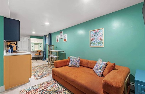 Hackensack River Waterfront Apartment | Cheerful Rainbow Suite Near NYC