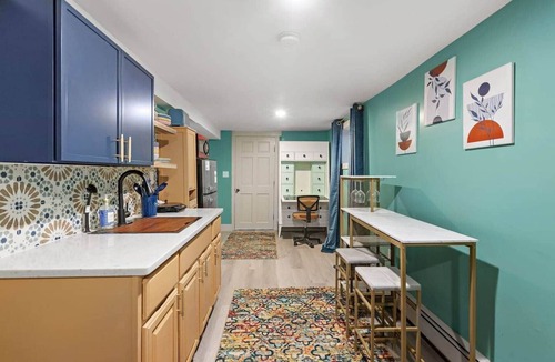 Hackensack River Waterfront Apartment | Cheerful Rainbow Suite Near NYC