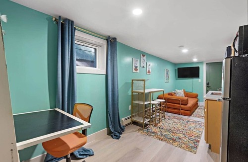 Hackensack River Waterfront Apartment | Cheerful Rainbow Suite Near NYC