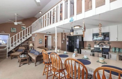 Downe House | Cheerful & Relaxing Beach House