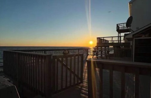 Downe House | Cheerful & Relaxing Beach House