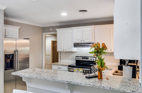 Tougaloo House | Cheerful, Relaxing Home Away From Home!