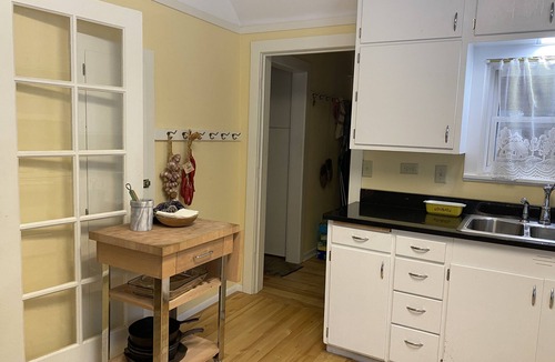 Metaline Cottage | Cheerful riverfront cottage - views, recreation, relaxation!