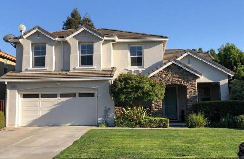 Tracy House | Cheerful & Spacious house to relax and unwind