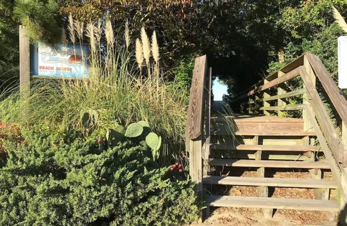 Willoughby Spit Cottage | Cheerful three bedroom cottage - easy beach access