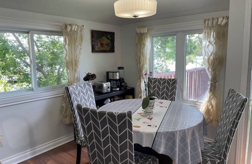 Frontenac Cottage | Cheerful Waterfront Cottage on Howe's Lake