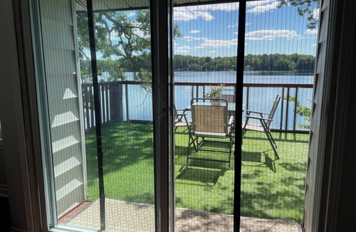 Frontenac Cottage | Cheerful Waterfront Cottage on Howe's Lake