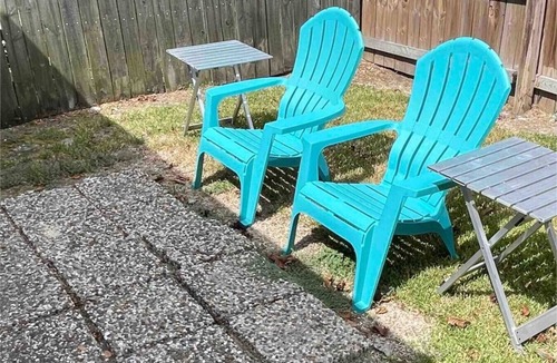 Port Neches House | Cheerful Watercolors in 2BR Cottage